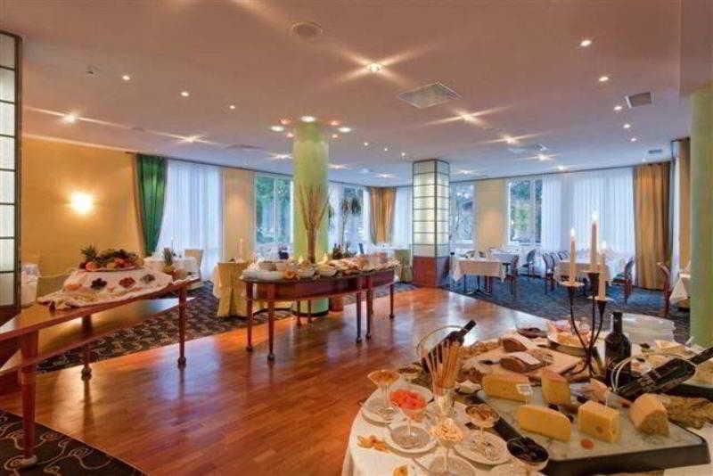 Hotel Metropol Saas Fee Restoran fotoğraf